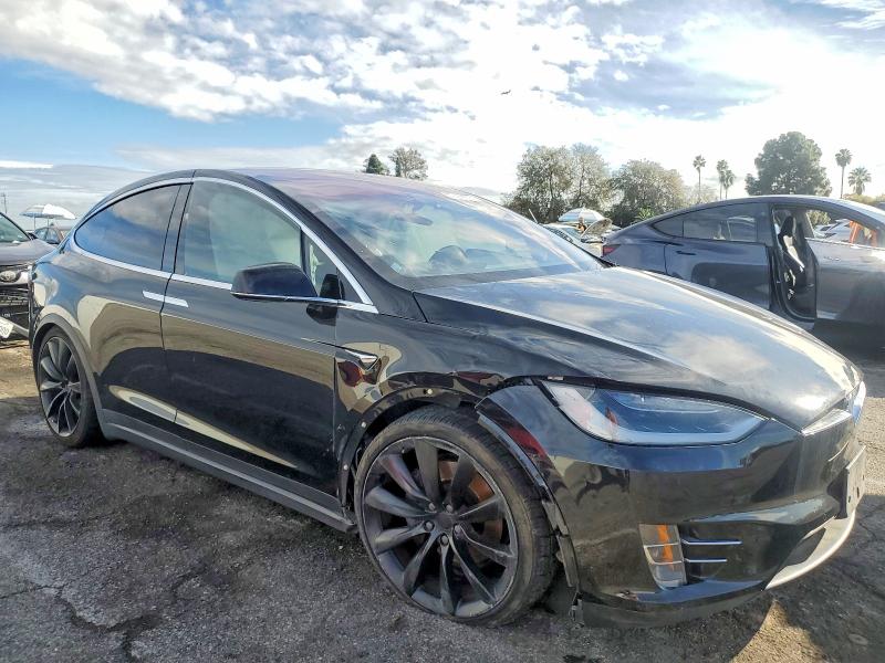 Продажа на аукционе авто 2018 Tesla Model X, vin: 5YJXCBE24JF115117, номер лота: 99388805