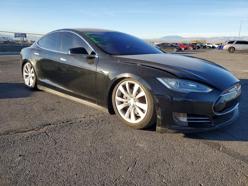 2013 Tesla Model S მანქანა იყიდება აუქციონზე, vin: 5YJSA1CN5DFP22963, აუქციონის ნომერი: 72870455