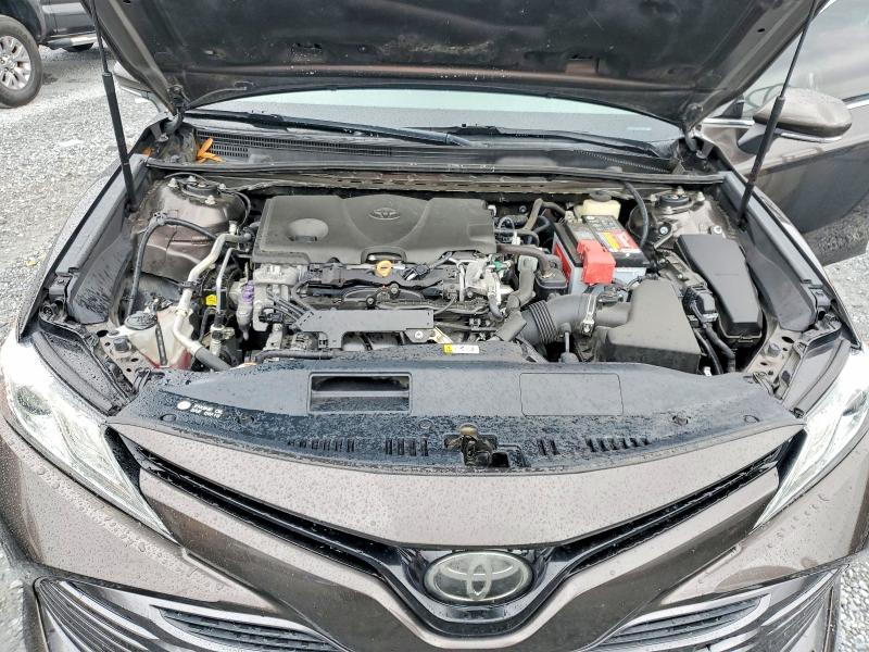 74758305 :رقم المزاد ، 4T1B11HK7JU004750 vin ، 2018 Toyota Camry مزاد بيع