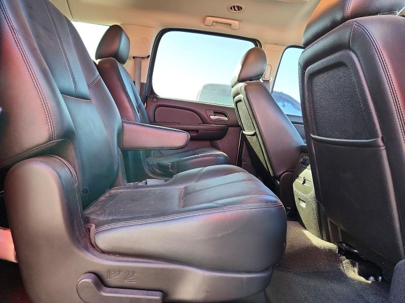 2011 Chevrolet Suburban მანქანა იყიდება აუქციონზე, vin: 1GNSKJE31BR125493, აუქციონის ნომერი: 73668245