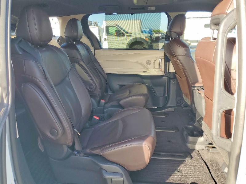 99907605 :رقم المزاد ، 5TDESKFC1NS061875 vin ، 2022 Toyota Sienna مزاد بيع