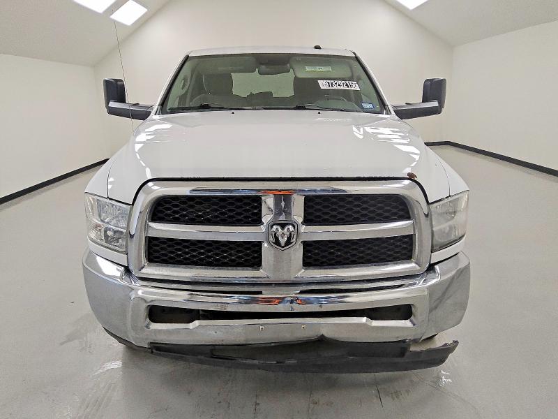 97329215 :رقم المزاد ، 3C6UR5HJ4FG586893 vin ، 2015 Ram 2500 مزاد بيع