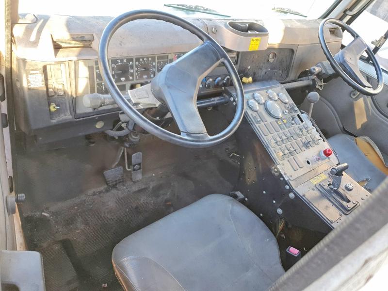 74667755 :رقم المزاد ، 1HTSCABN2XH610205 vin ، 1999 International 4000 4700 مزاد بيع