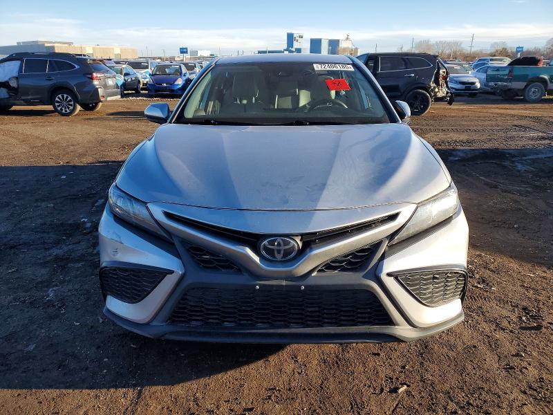 72406185 :رقم المزاد ، 4T1G11AK4MU602279 vin ، 2021 Toyota Camry Se مزاد بيع