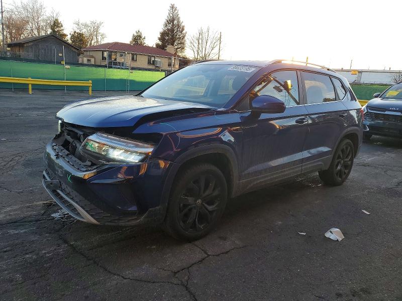 98635195 :رقم المزاد ، 3VVLX7B23NM002959 vin ، 2022 Volkswagen Taos مزاد بيع