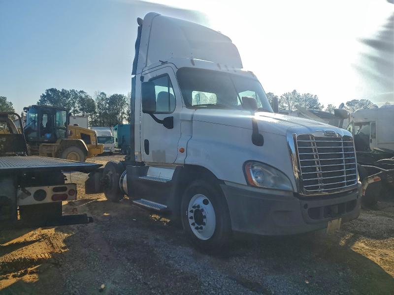 2016 Freightliner Cascadia 1 მანქანა იყიდება აუქციონზე, vin: 1FUBGEDV6GLHC5609, აუქციონის ნომერი: 86311235