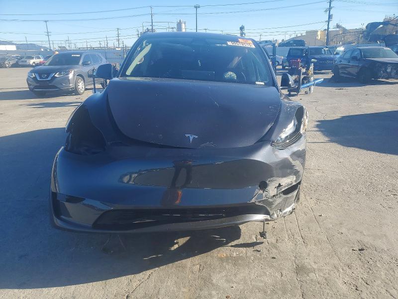 2025 Tesla Model Y მანქანა იყიდება აუქციონზე, vin: 7SAYGDED8SF266858, აუქციონის ნომერი: 99578515