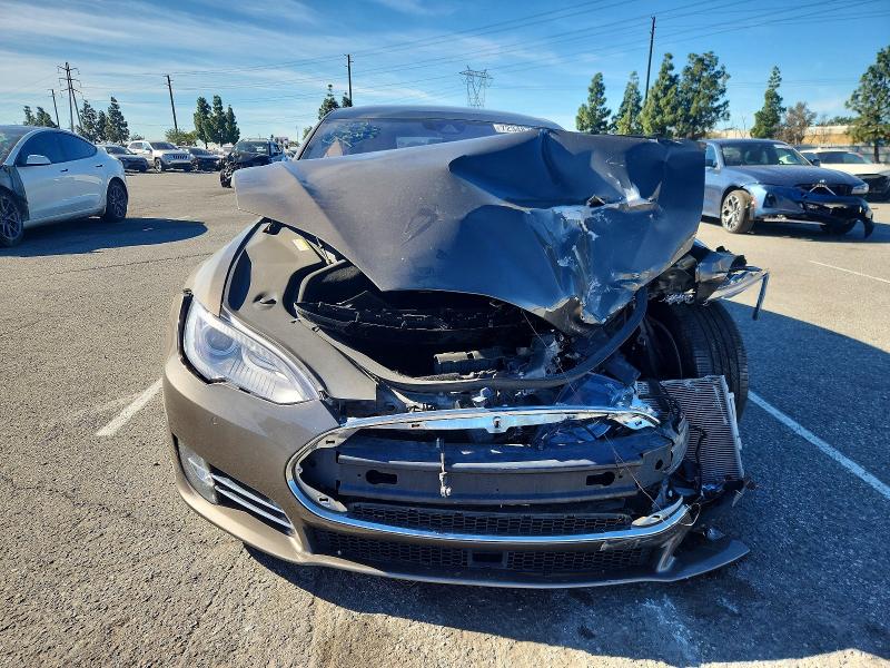 72348735 :رقم المزاد ، 5YJSA1E13FF109690 vin ، 2015 Tesla Model S مزاد بيع