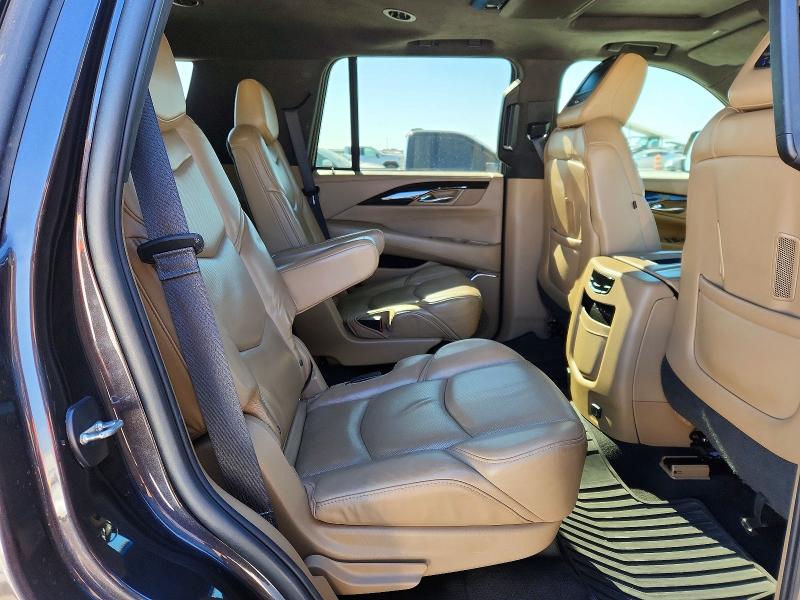 74920705 :رقم المزاد ، 1GYS4DKJ2JR242127 vin ، 2018 Cadillac Escalade مزاد بيع