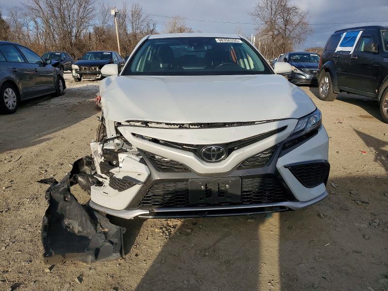 2022 Toyota Camry მანქანა იყიდება აუქციონზე, vin: 4T1K61AK9NU015413, აუქციონის ნომერი: 98356335