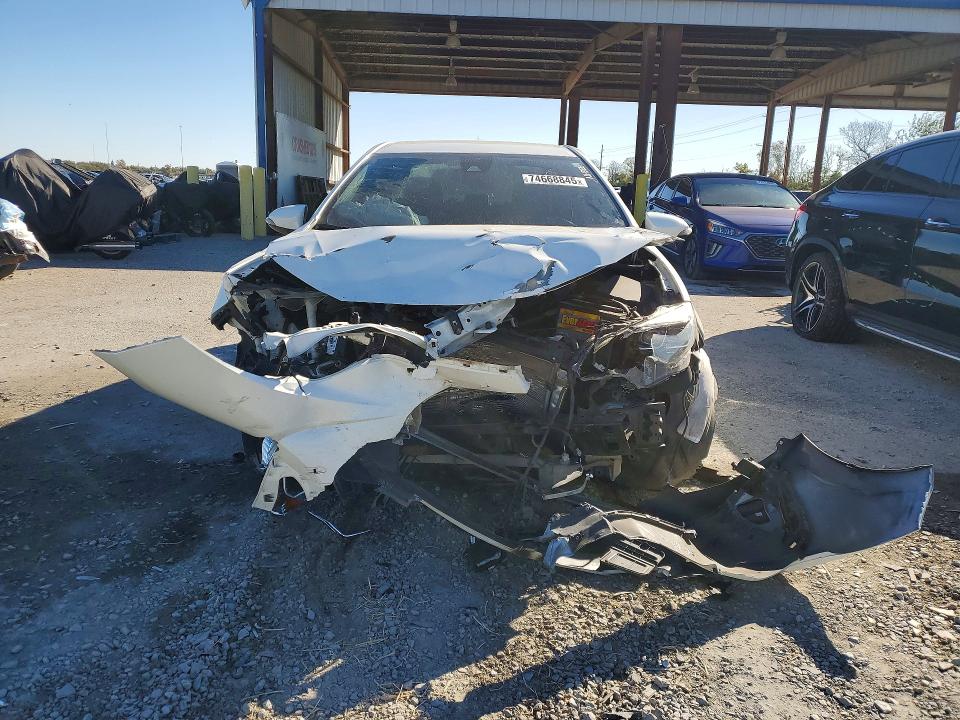 74668845 :رقم المزاد ، 5YFBURHE1JP786111 vin ، 2018 Toyota Corolla مزاد بيع