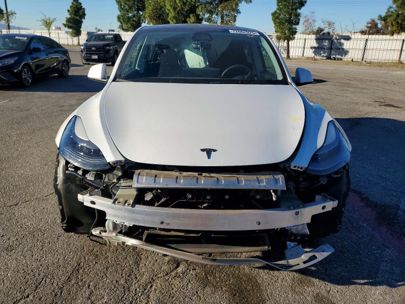 2024 Tesla Model Y მანქანა იყიდება აუქციონზე, vin: 7SAYGDED8RF153048, აუქციონის ნომერი: 72662925