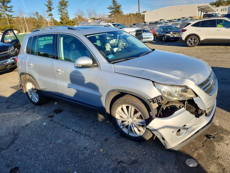 2011 Volkswagen Tiguan მანქანა იყიდება აუქციონზე, vin: WVGBV7AX7BW561354, აუქციონის ნომერი: 99241335