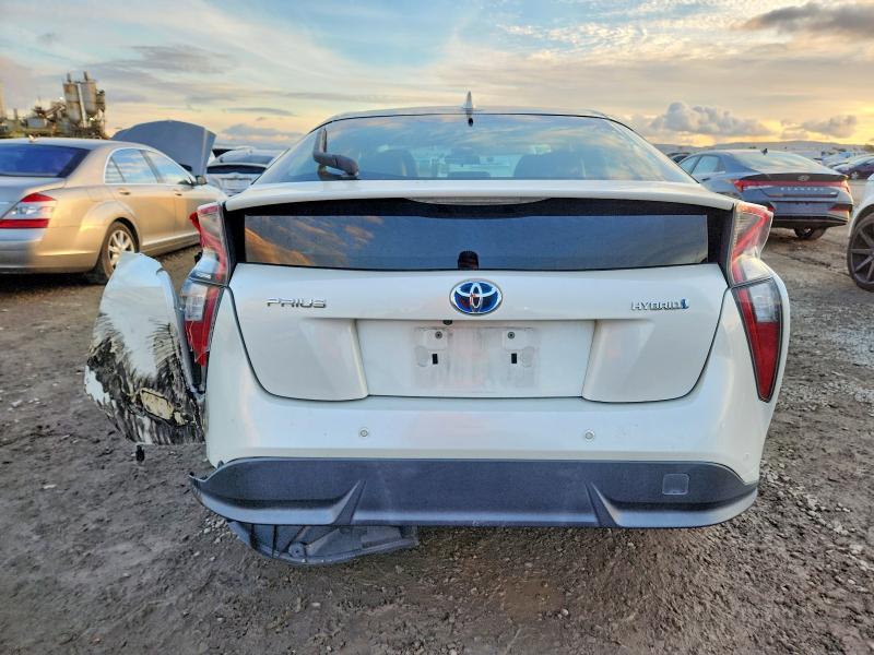 99341655 :رقم المزاد ، JTDKARFUXJ3551007 vin ، 2018 Toyota Prius مزاد بيع