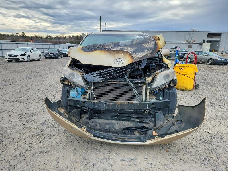 73469805 :رقم المزاد ، 5TDKK3DC5DS367424 vin ، 2013 Toyota Sienna مزاد بيع