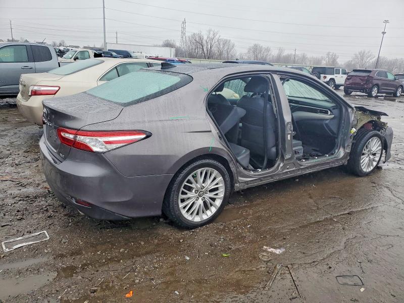 98327865 :رقم المزاد ، 4T1BZ1HK5JU008661 vin ، 2018 Toyota Camry مزاد بيع