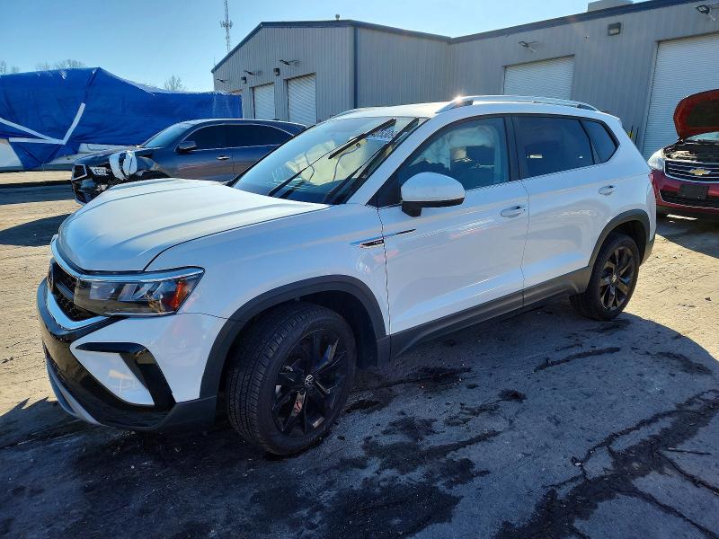 74053095 :رقم المزاد ، 3VVTX7B20NM072077 vin ، 2022 Volkswagen Taos مزاد بيع