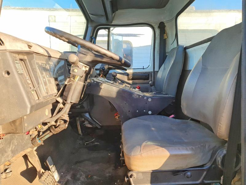 74667755 :رقم المزاد ، 1HTSCABN2XH610205 vin ، 1999 International 4000 4700 مزاد بيع
