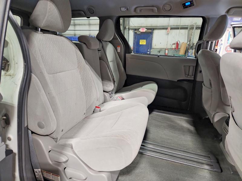 Продажа на аукционе авто 2018 Toyota Sienna, vin: 5TDKZ3DC4JS965592, номер лота: 74281225