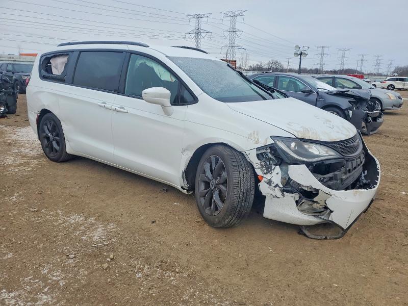 98843435 :رقم المزاد ، 2C4RC1EG7JR356592 vin ، 2018 Chrysler Pacifica مزاد بيع