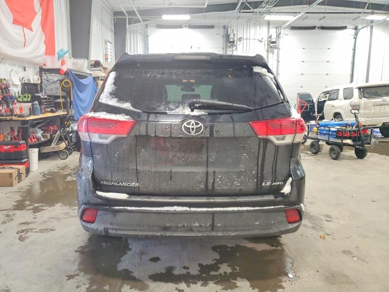 97633745 :رقم المزاد ، 5TDBZRFH8JS827579 vin ، 2018 Toyota Highlander مزاد بيع