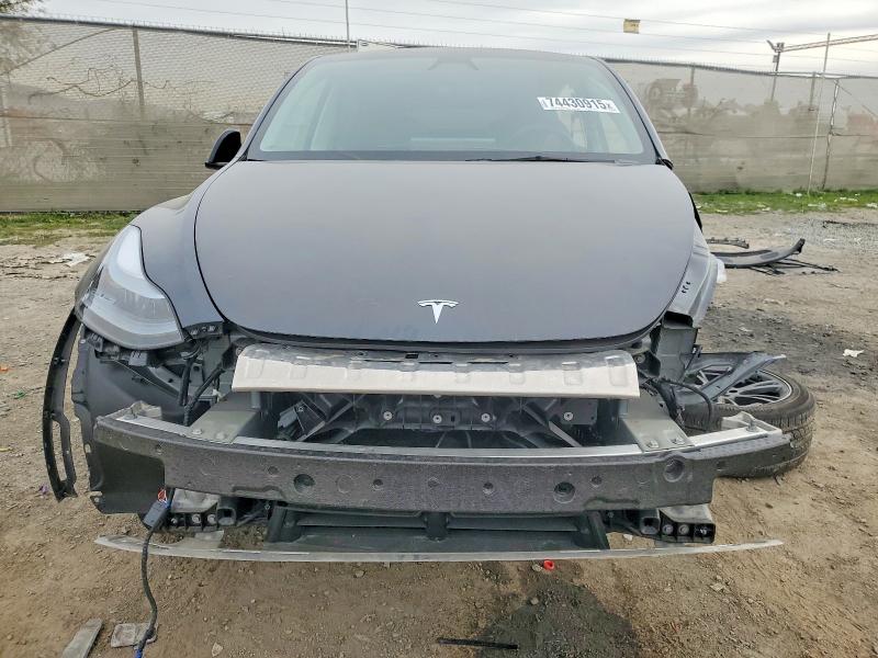 2025 Tesla Model Y მანქანა იყიდება აუქციონზე, vin: 7SAYGDED8SF262079, აუქციონის ნომერი: 74430915