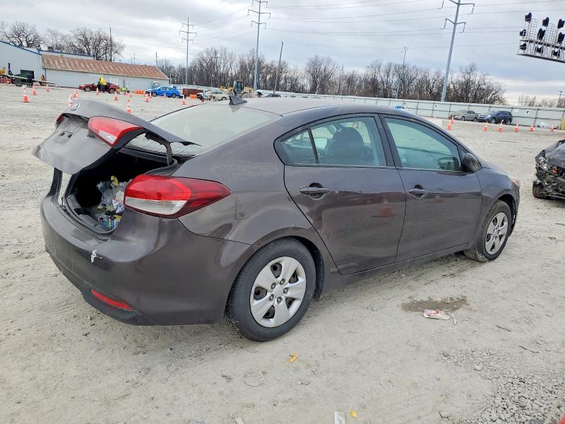 2018 Kia Forte მანქანა იყიდება აუქციონზე, vin: 3KPFK4A71JE212082, აუქციონის ნომერი: 73817505