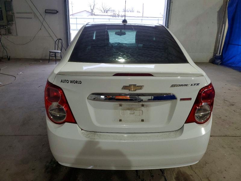 73618225 :رقم المزاد ، 1G1JE5SB7F4204743 vin ، 2015 Chevrolet Sonic مزاد بيع
