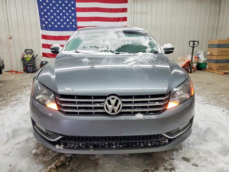 2015 Volkswagen Passat მანქანა იყიდება აუქციონზე, vin: 1VWCV7A30FC027672, აუქციონის ნომერი: 74739505