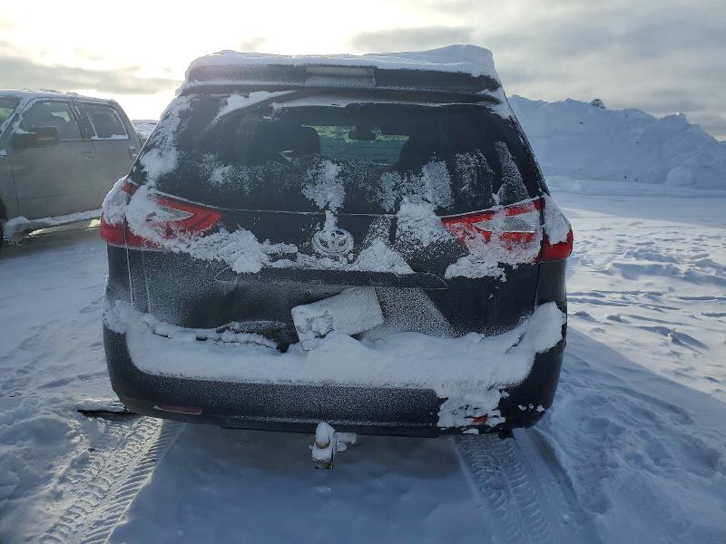 Продажа на аукционе авто 2018 Toyota Sienna, vin: 5TDJZ3DC9JS190606, номер лота: 99825645