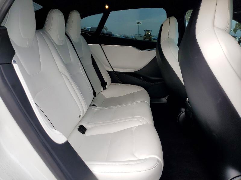 74056565 :رقم المزاد ، 5YJSA1E21JF243180 vin ، 2018 Tesla Model S مزاد بيع