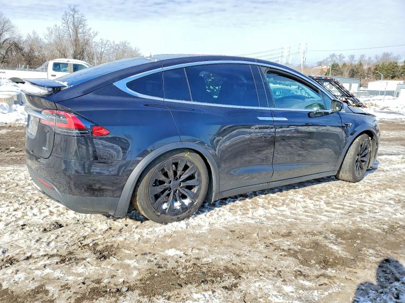 2017 Tesla Model X მანქანა იყიდება აუქციონზე, vin: 5YJXCAE29HF040564, აუქციონის ნომერი: 74410145