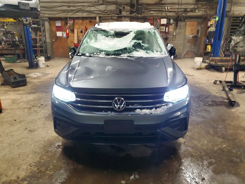 98181855 :رقم المزاد ، 3VV0B7AX1NM114934 vin ، 2022 Volkswagen Tiguan مزاد بيع