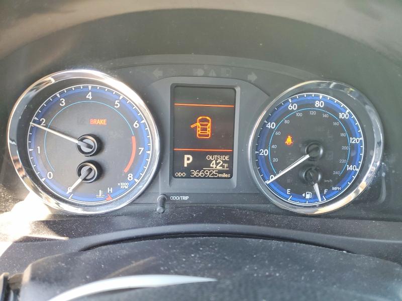 75687325 :رقم المزاد ، 5YFBURHE0JP770210 vin ، 2018 Toyota Corolla مزاد بيع