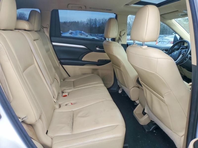 97075005 :رقم المزاد ، 5TDJGRFHXJS049707 vin ، 2018 Toyota Highlander مزاد بيع