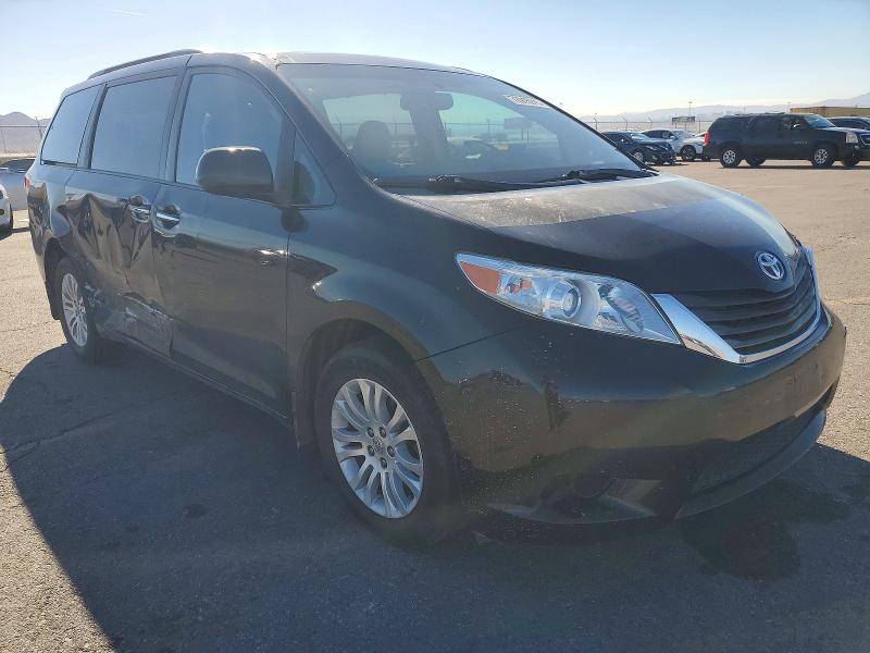72915915 :رقم المزاد ، 5TDYK3DC4BS050306 vin ، 2011 Toyota Sienna مزاد بيع