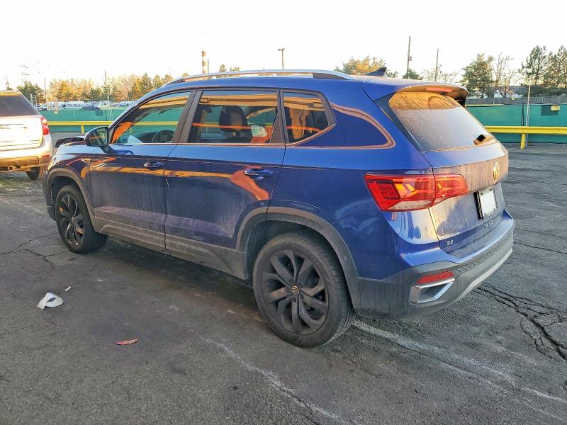 98635195 :رقم المزاد ، 3VVLX7B23NM002959 vin ، 2022 Volkswagen Taos مزاد بيع
