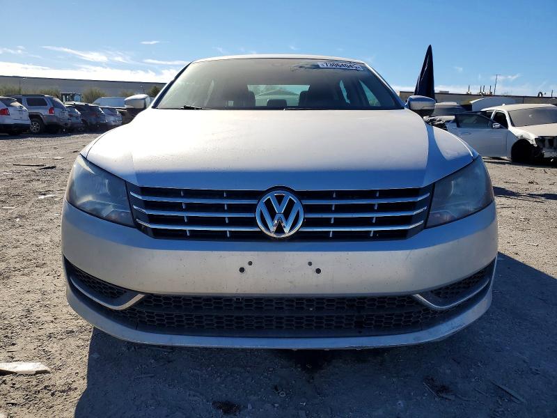 73064045 :رقم المزاد ، 1VWBN7A30DC105716 vin ، 2013 Volkswagen Passat مزاد بيع