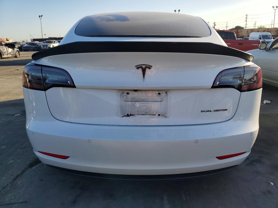 Продажа на аукционе авто 2018 Tesla Model 3, vin: 5YJ3E1EB5JF111600, номер лота: 75611155