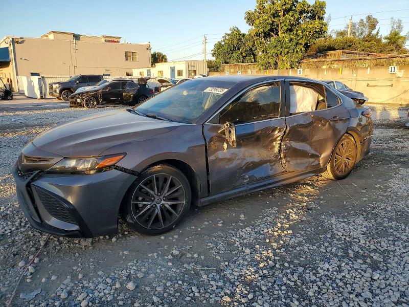 2022 Toyota Camry მანქანა იყიდება აუქციონზე, vin: 4T1G11AK6NU644812, აუქციონის ნომერი: 73299725