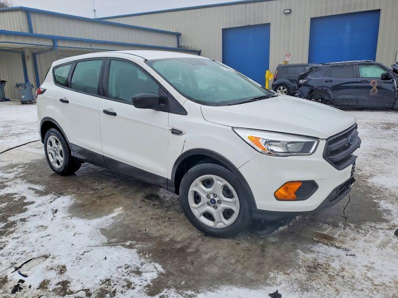 73038745 :رقم المزاد ، 1FMCU0F75HUB00245 vin ، 2017 Ford Escape مزاد بيع