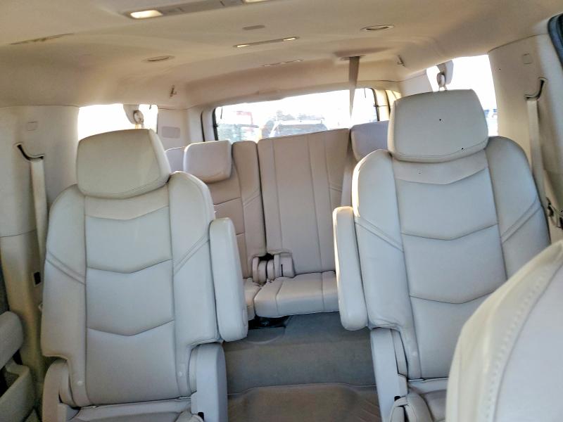 98846405 :رقم المزاد ، 1GYS4HKJ6HR355256 vin ، 2017 Cadillac Escalade مزاد بيع