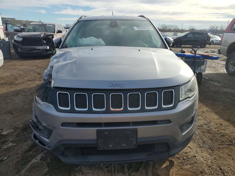 72242275 :رقم المزاد ، 3C4NJDBBXJT325218 vin ، 2018 Jeep Compass مزاد بيع