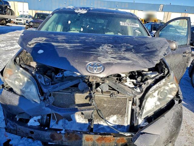 73163065 :رقم المزاد ، 5TDKK3DCXDS347802 vin ، 2013 Toyota Sienna مزاد بيع