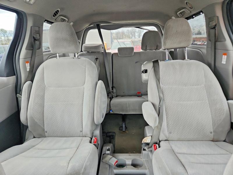 97830115 :رقم المزاد ، 5TDKZ3DC0JS945758 vin ، 2018 Toyota Sienna مزاد بيع