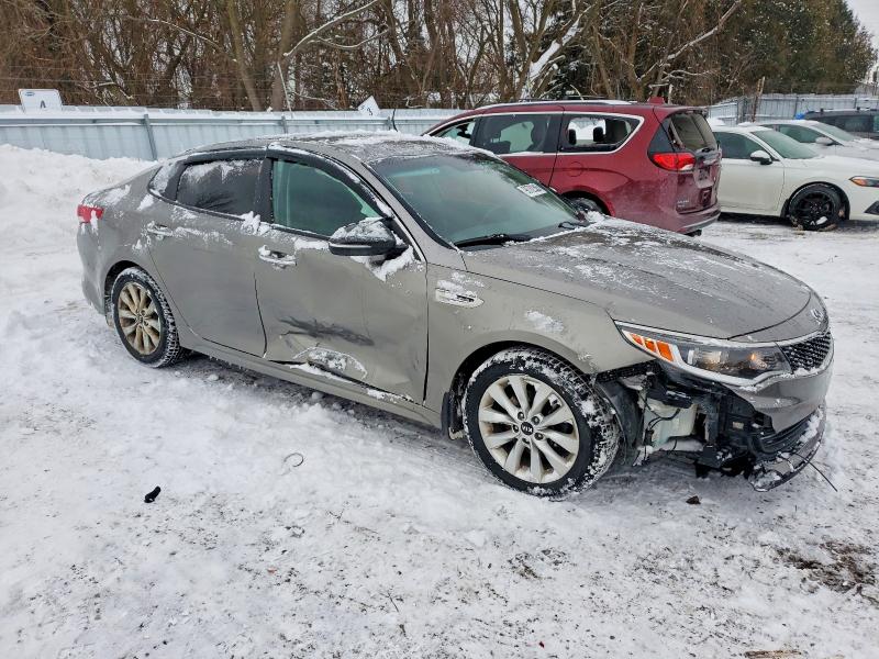 Продажа на аукционе авто 2017 Kia Optima Lx 4dr, vin: 5XXGT4L32HG162452, номер лота: 98782805