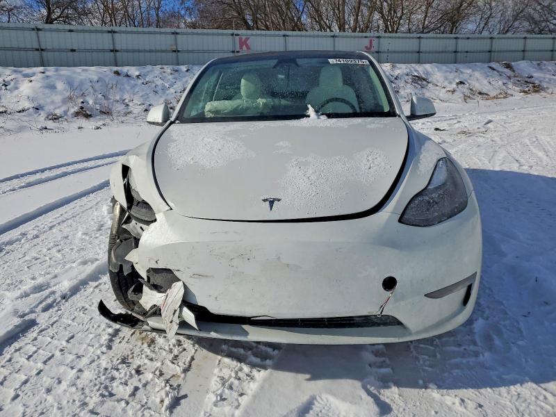 2024 Tesla Model Y მანქანა იყიდება აუქციონზე, vin: 7SAYGDED5RF103322, აუქციონის ნომერი: 74109375
