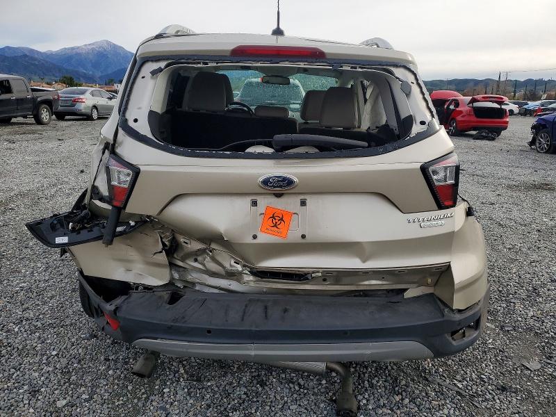 99360295 :رقم المزاد ، 1FMCU0JD3HUC26889 vin ، 2017 Ford Escape مزاد بيع