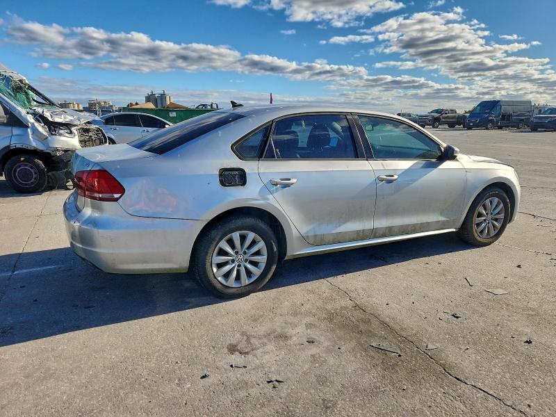 73873525 :رقم المزاد ، 1VWAT7A33FC092027 vin ، 2015 Volkswagen Passat مزاد بيع