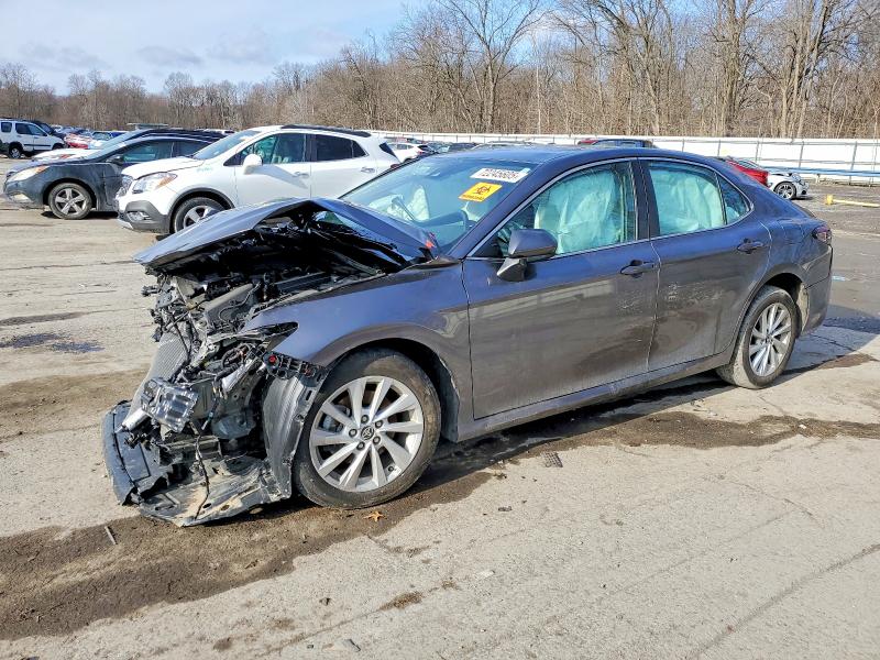 2022 Toyota Camry მანქანა იყიდება აუქციონზე, vin: 4T1C11BK5NU070197, აუქციონის ნომერი: 72245605
